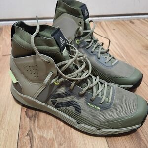 Adidas Men's Trailcross Olive Green Shoes Size 9